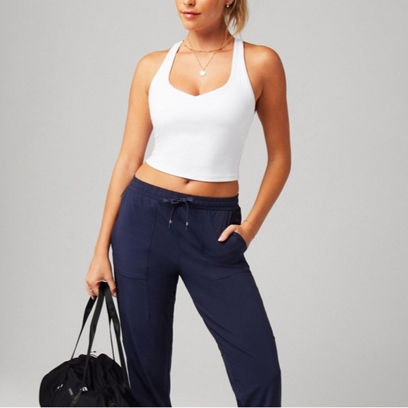 NWT Fabletics Anywhere Cropped Built-In Bra Tank M D71 - Picture 4 of 6